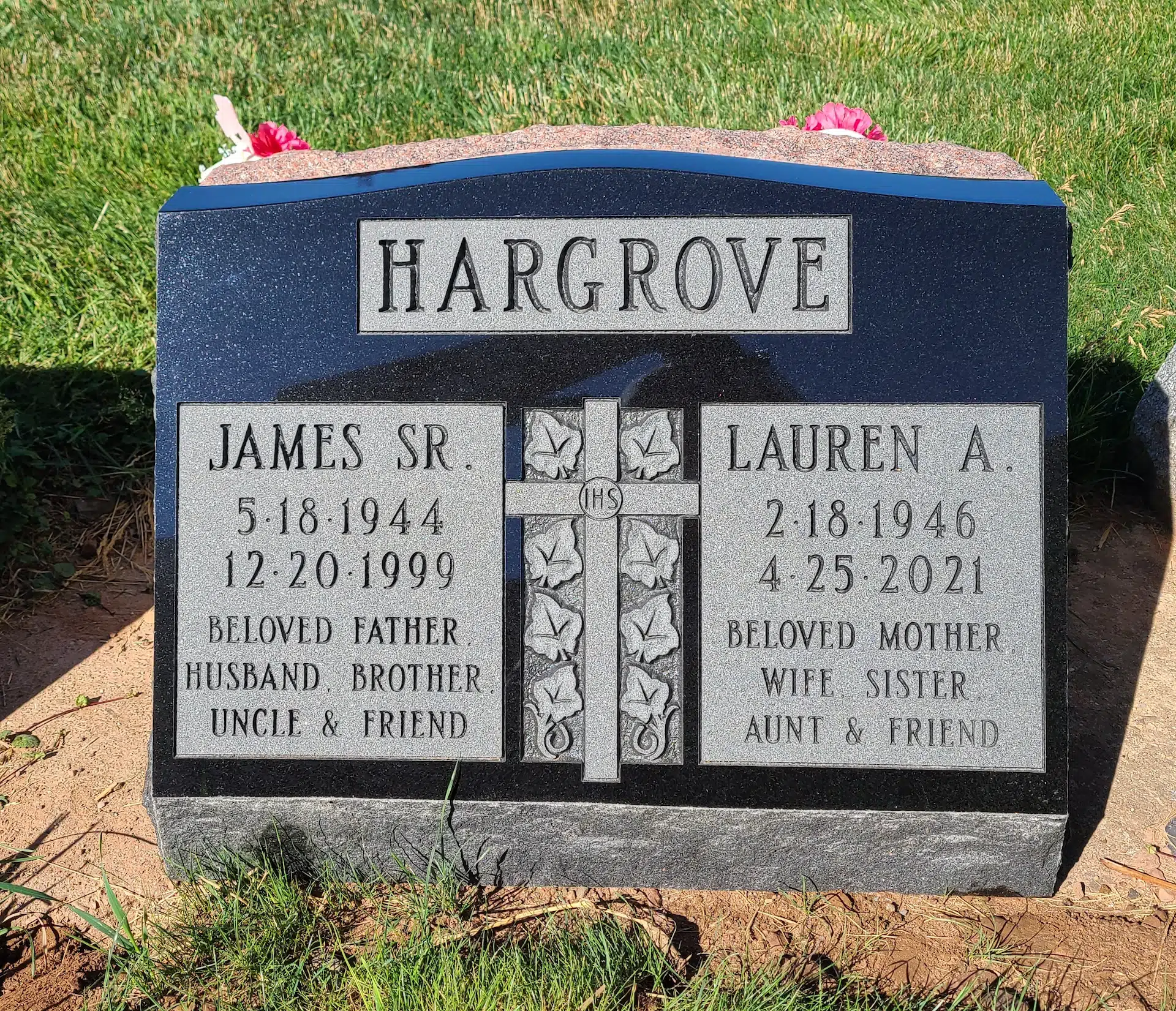 Granite Monument Company hand-carved by Monument Company Finder in NJ — image 2